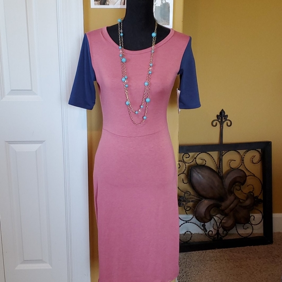 🌹! LuLaRoe Julia in XS - Picture 1 of 6
